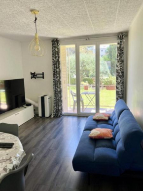 Peaceful Nice Apartment Garden View, 20 min from beach
